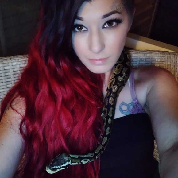 Meet your Posher, Lauren - Picture 7 of 9